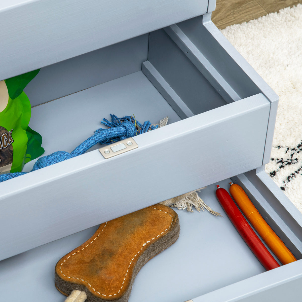 Grey three-step pet stairs – image 4