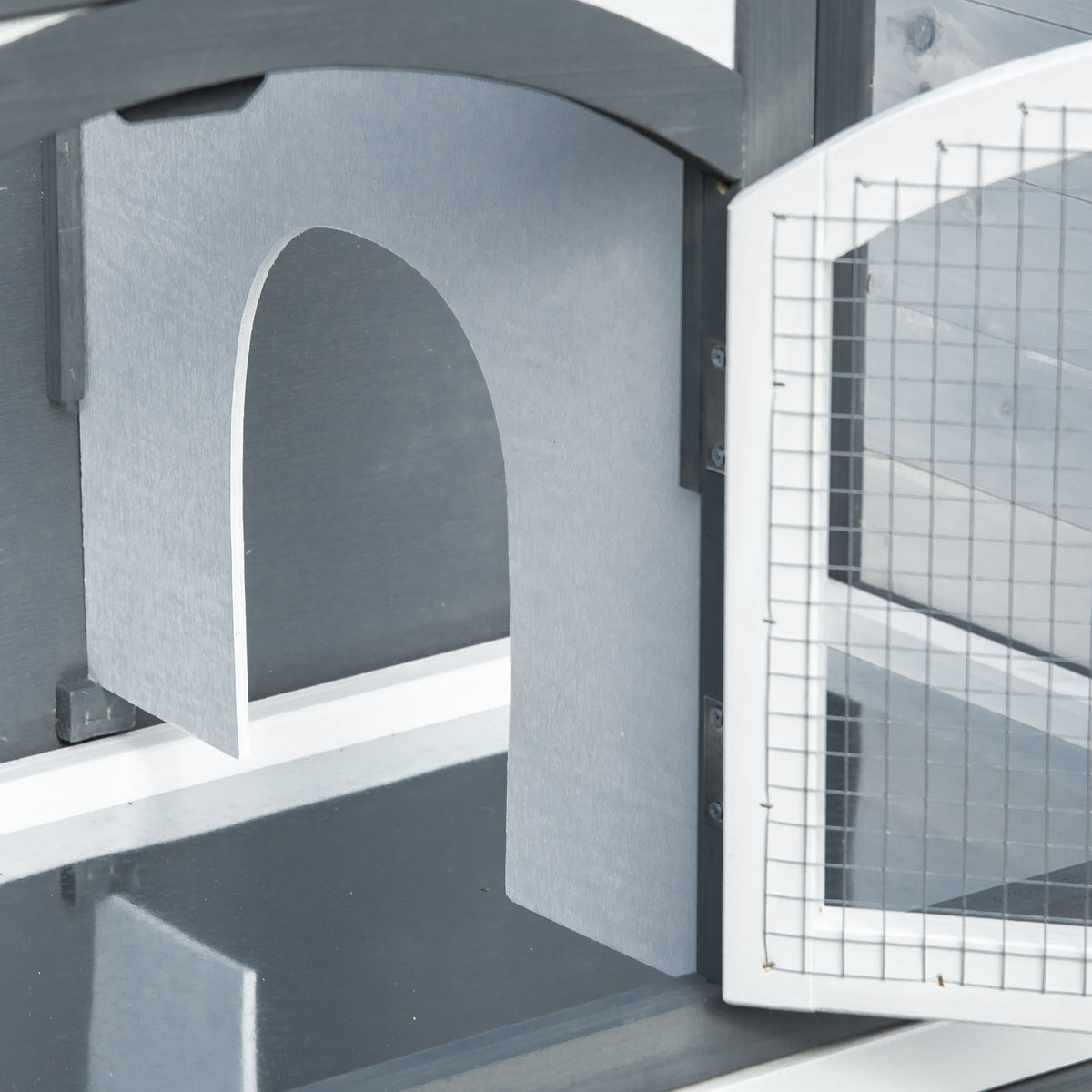 Two-tier rabbit hutch – image 2