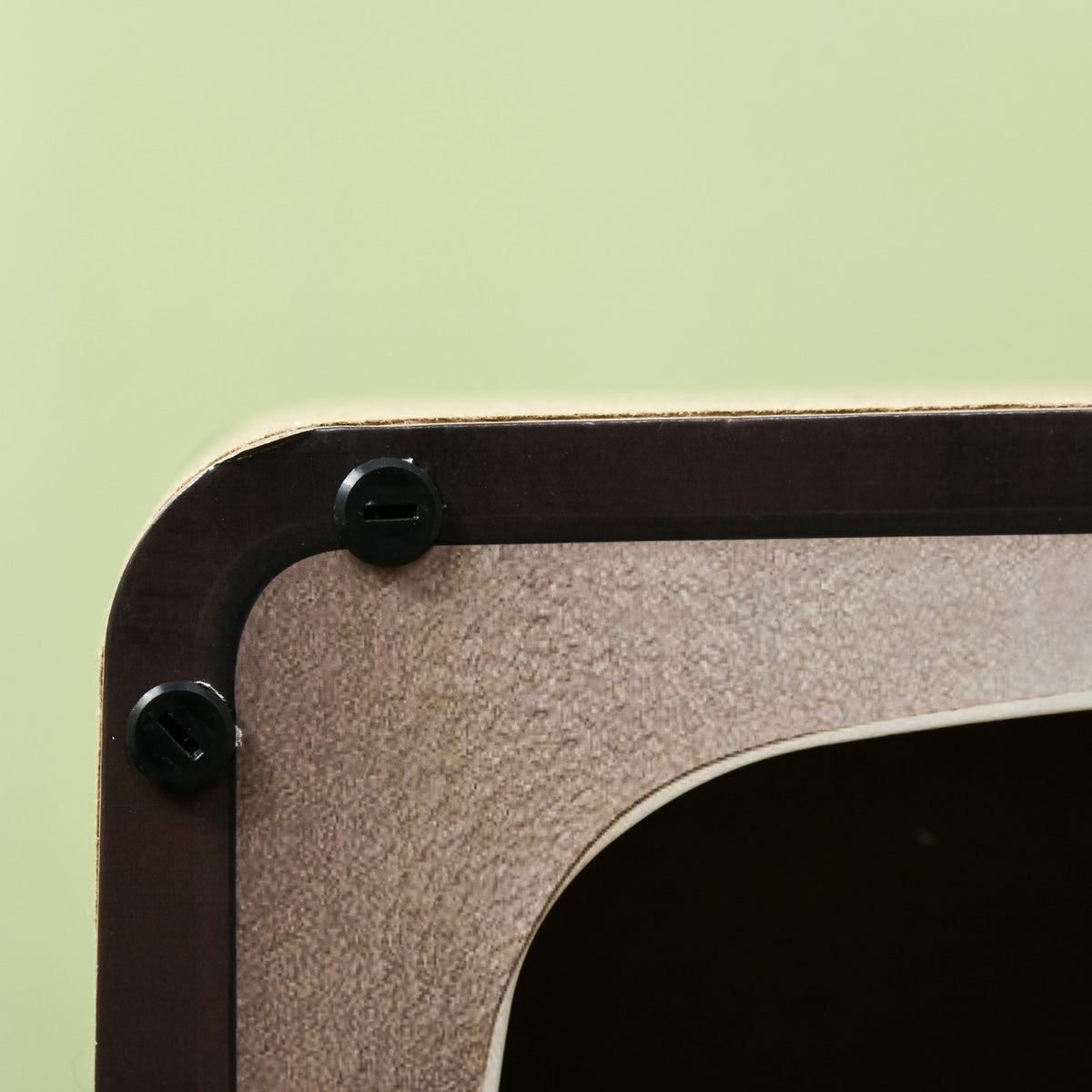 TV-shaped cat scratcher house – image 3