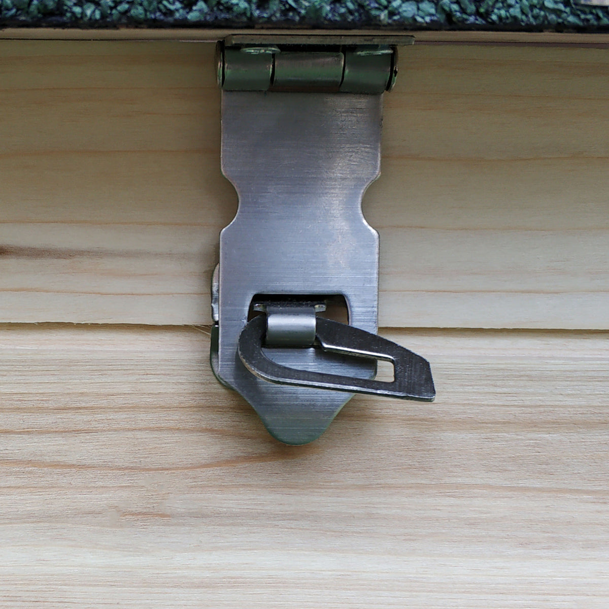 Wooden chicken coop – image 1