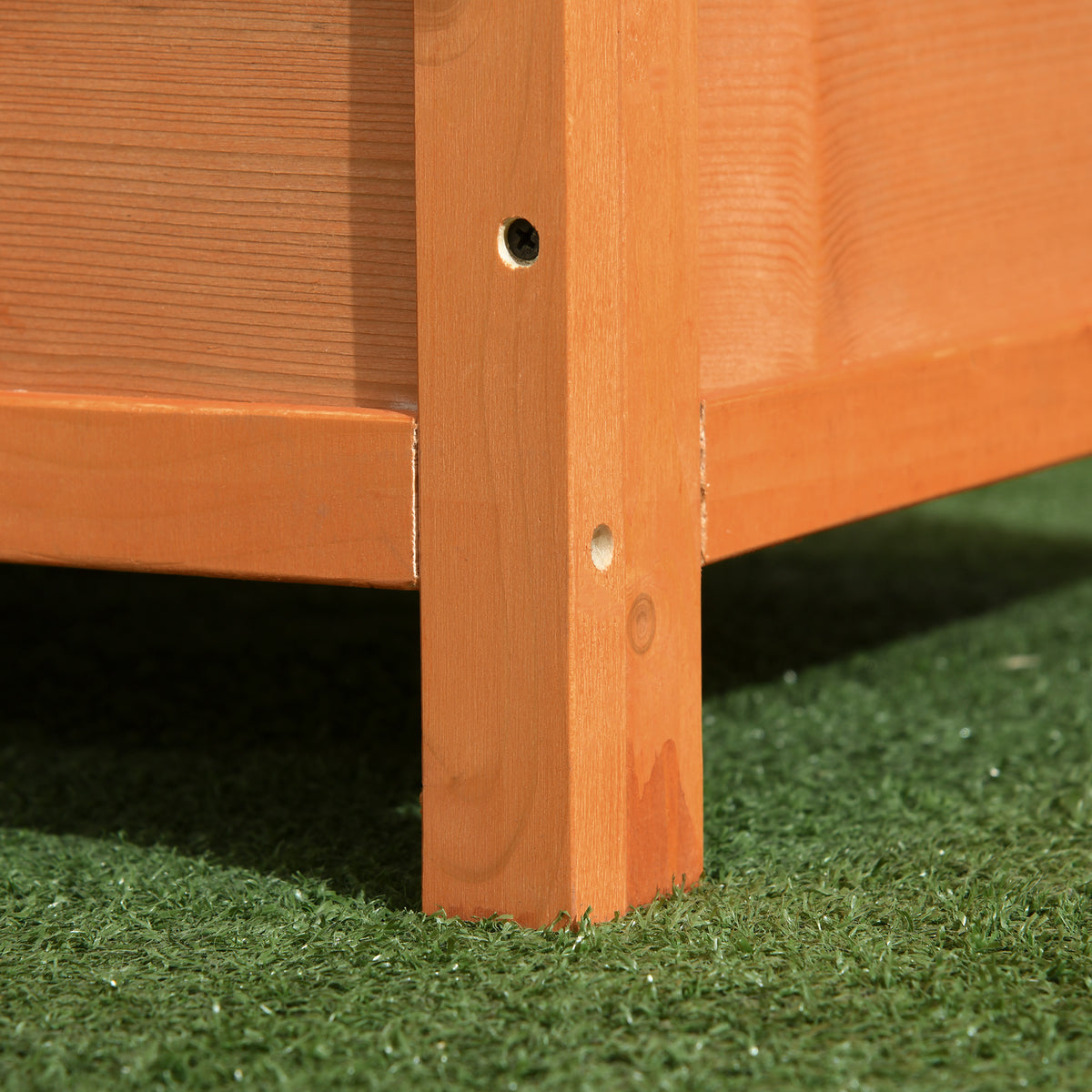 Raised wooden dog kennel – image 2
