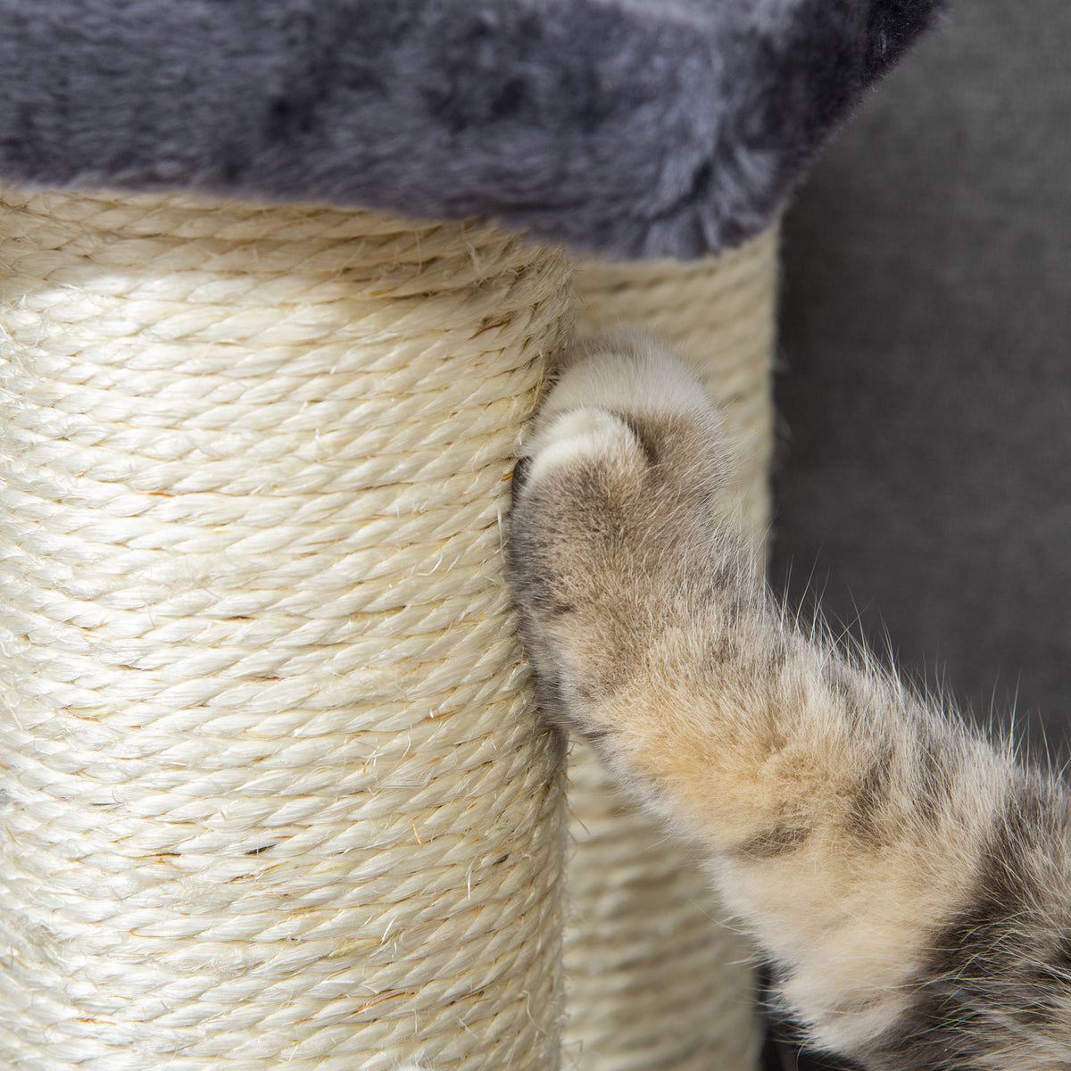 Four-step pet stairs with scratching post – image 1