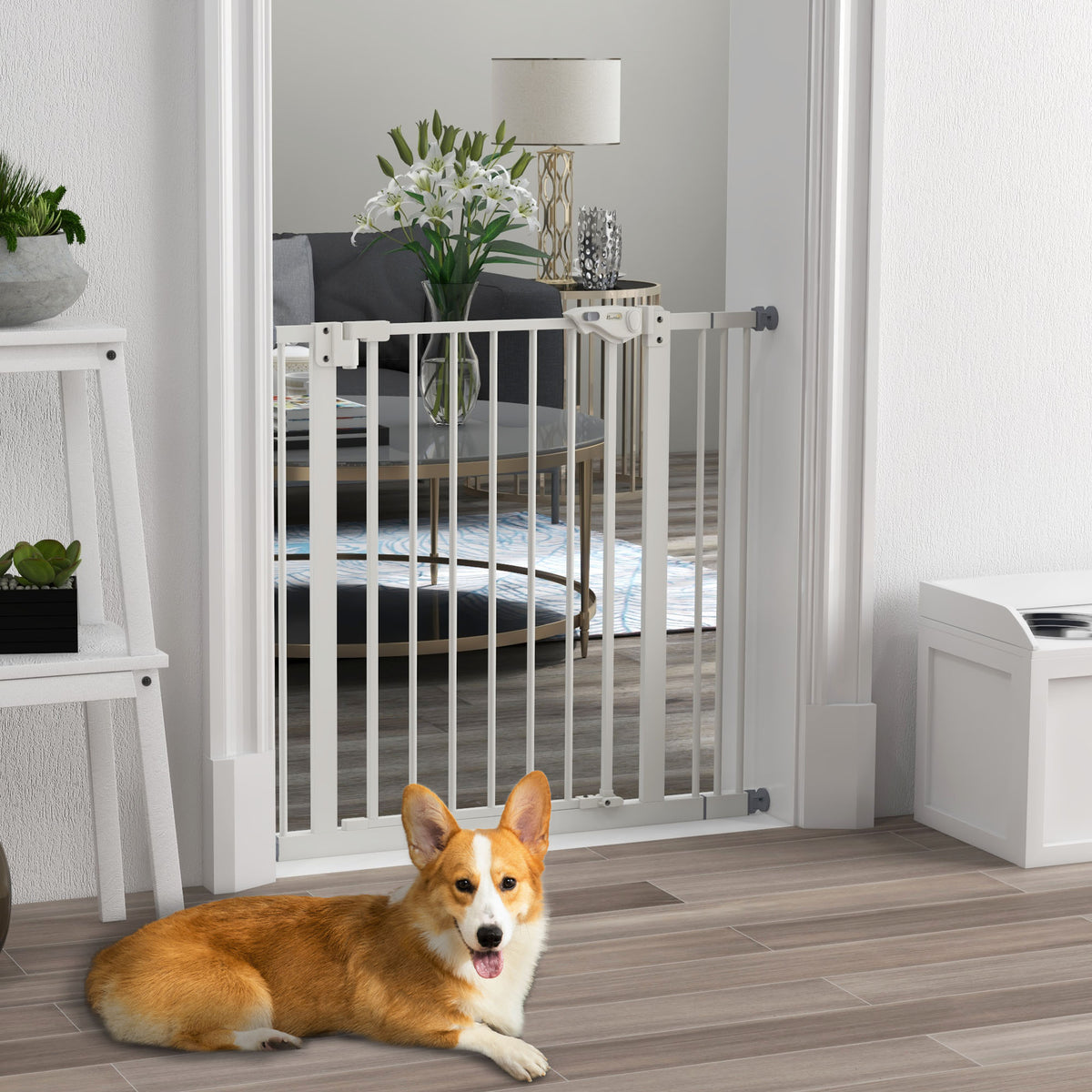 Auto-close pet safety gate with extension – image 3