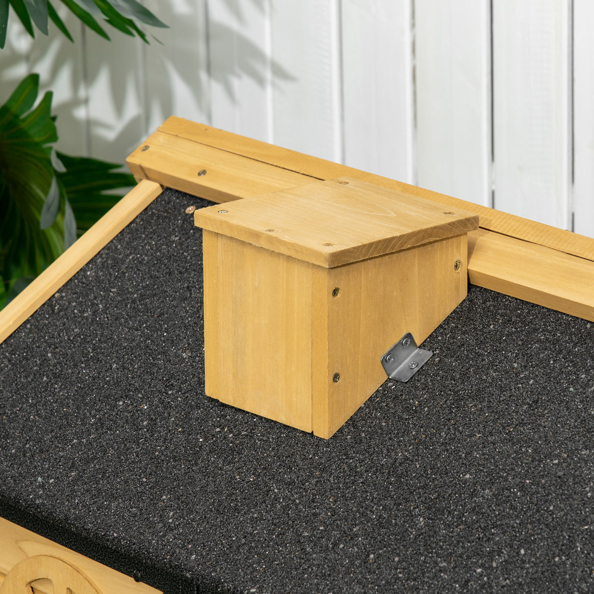 Outdoor rabbit hutch with run – image 4