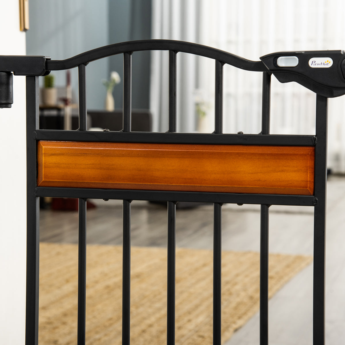 Auto-close pet gate with cat flap – black – image 1