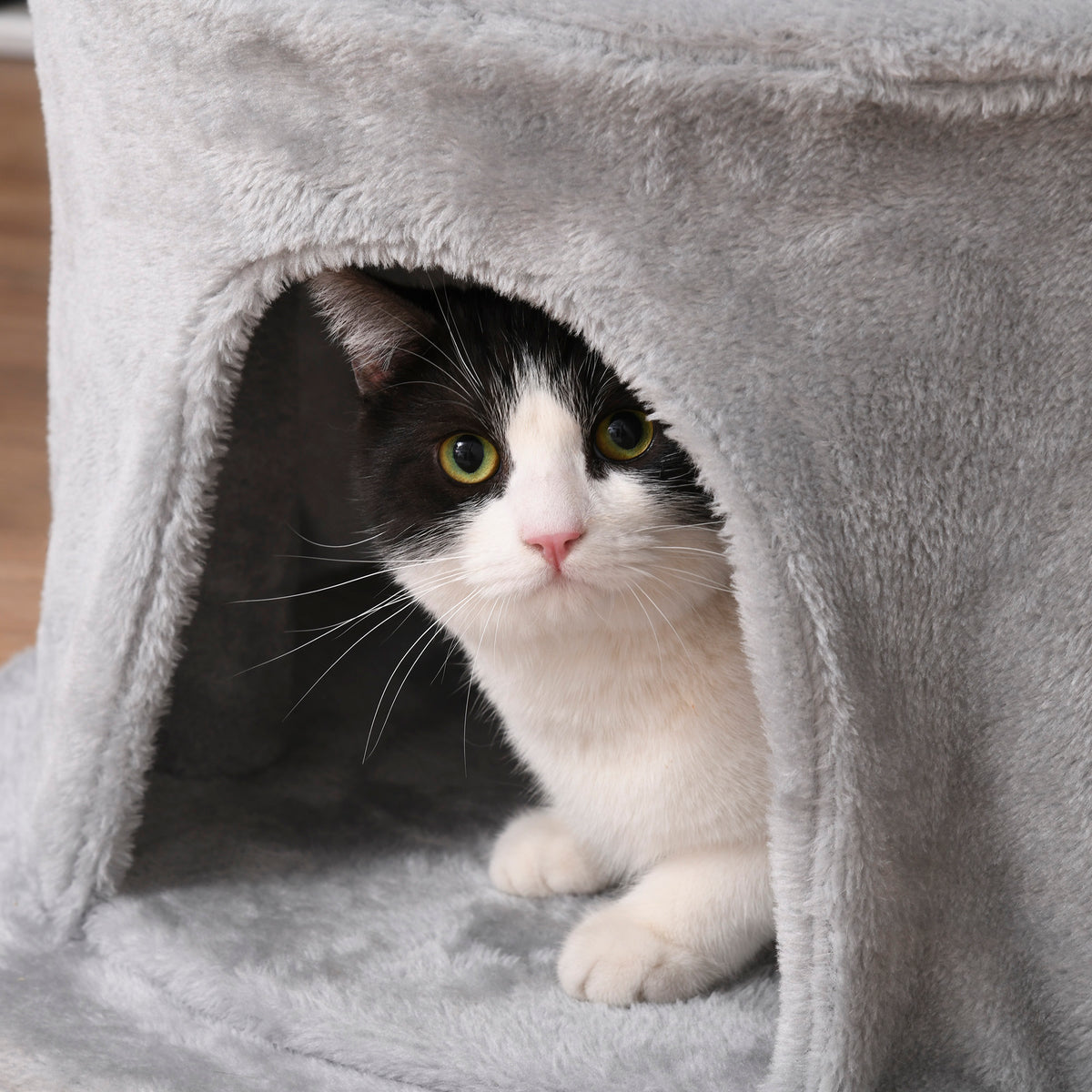 Multi-level grey cat tree – image 1