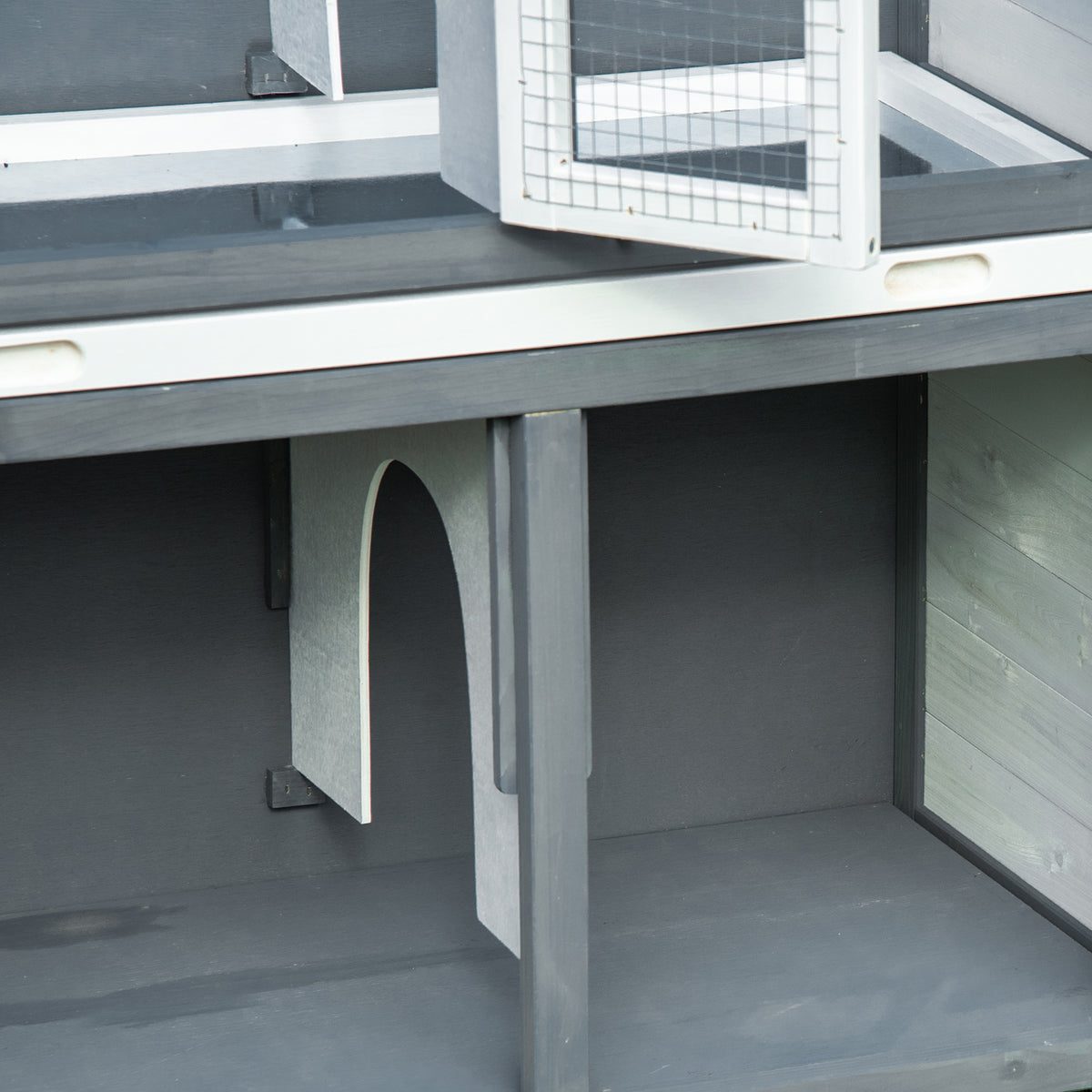 Two-tier rabbit hutch – image 1
